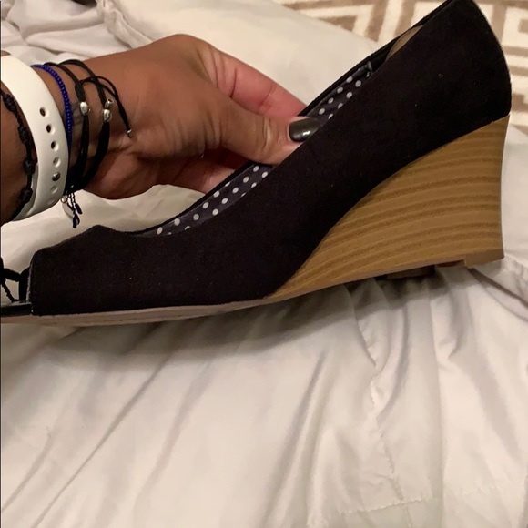 Shoes - Picture 4 of 5